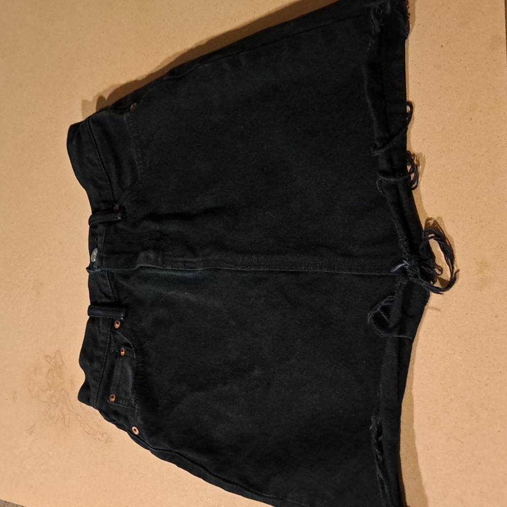 Levi’s Black Denim Mini Skirt – Raw Hem, Classic Fit, Women’s, Size 24" Waist